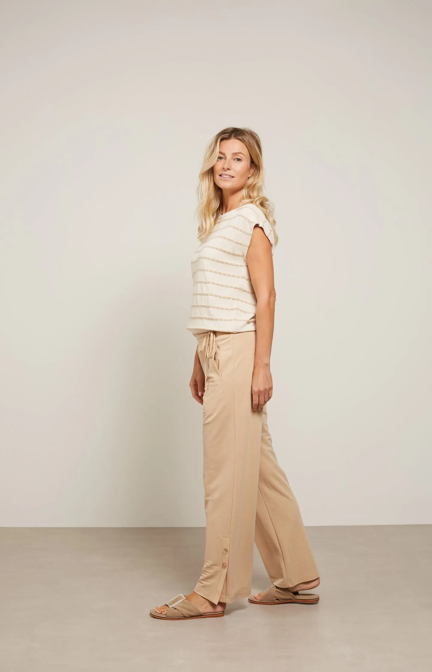 Jersey wide leg trousers with elastic waist and pockets