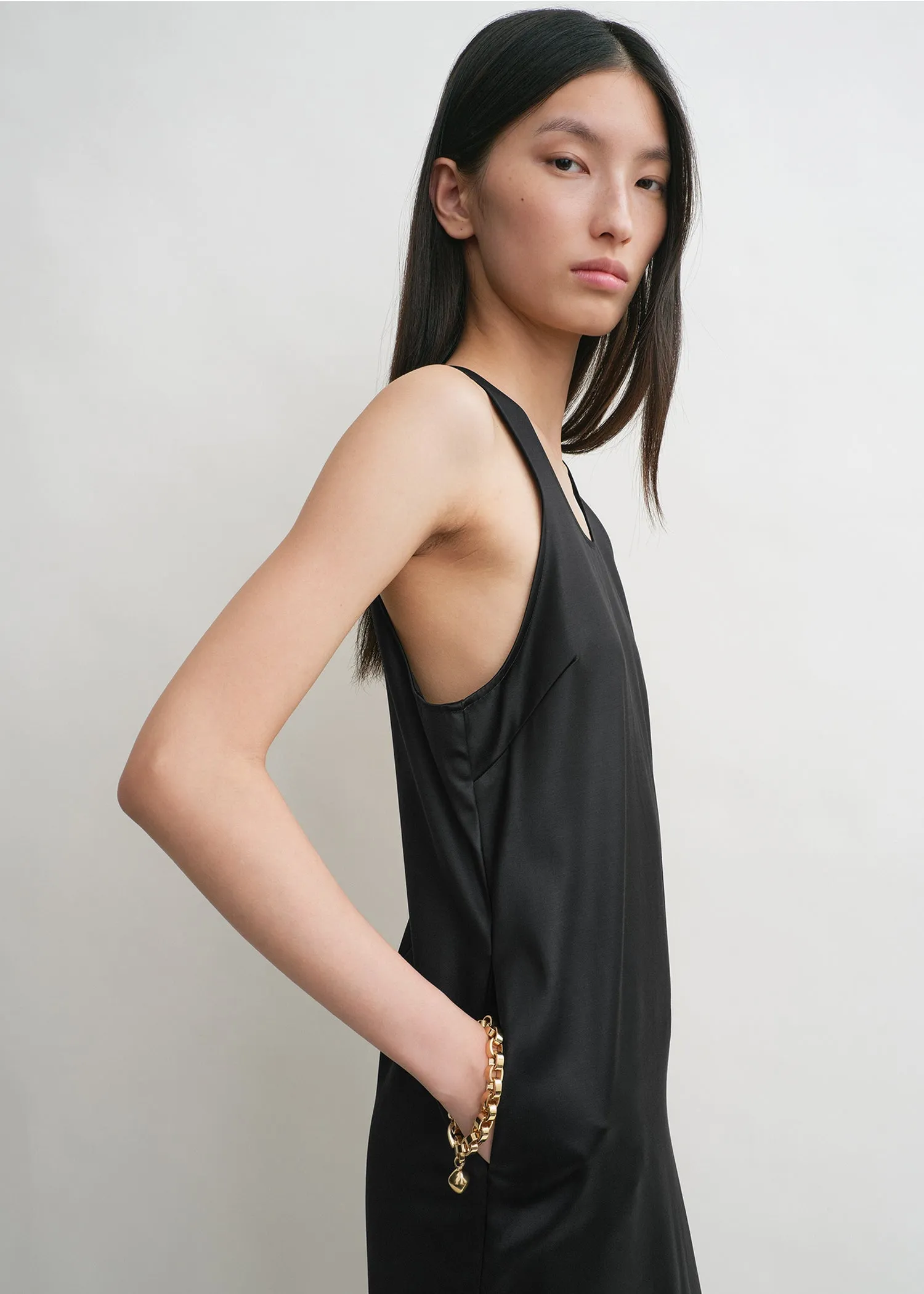 Scoop-neck dress black