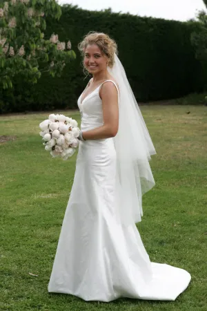 Simple V Neck Satin Sleeveless Bridal Gowns Wedding Dresses